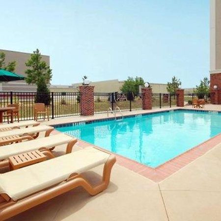 Comfort Suites Airport Luckney Екстериор снимка