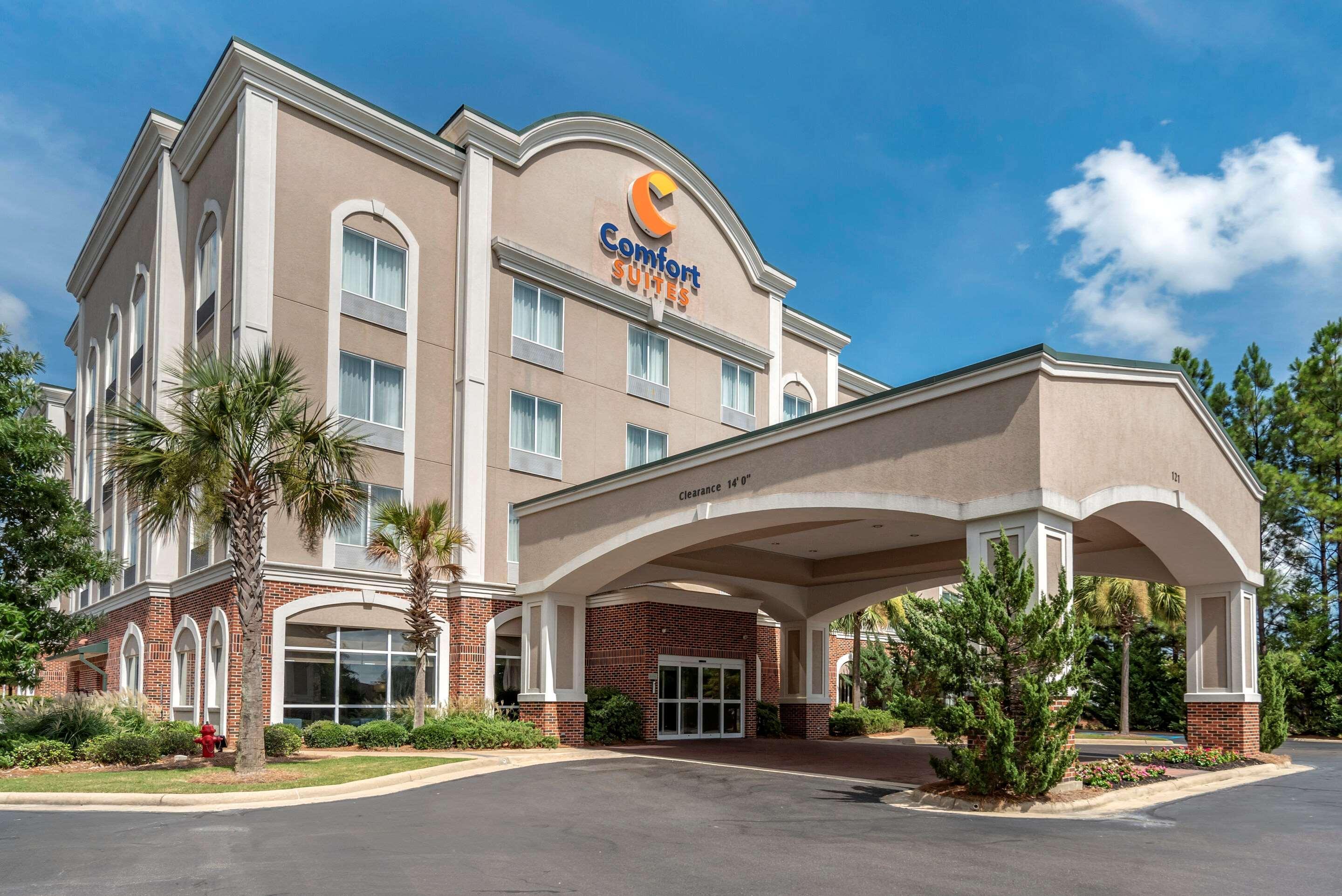 Comfort Suites Airport Luckney Екстериор снимка